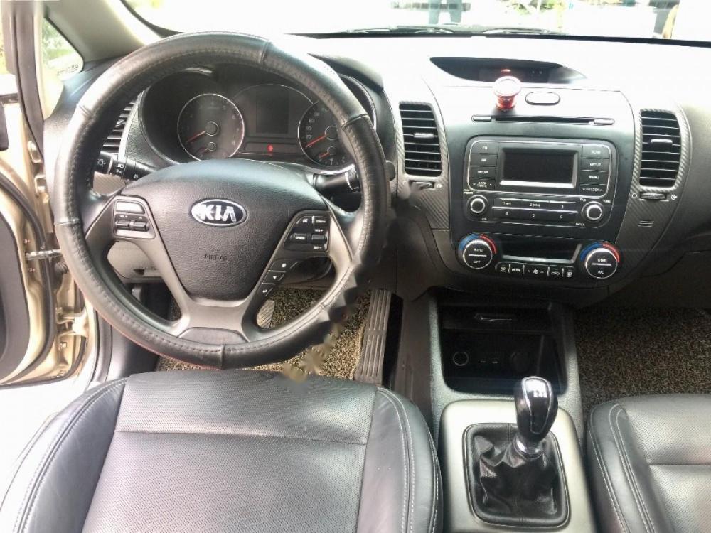 Kia K3 2014 - Cần bán gấp Kia K3 năm sản xuất 2014, màu vàng