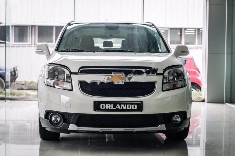 Chevrolet Orlando LT 1.8 2018 - Cần bán Chevrolet Orlando LT 1.8 đời 2018, màu trắng