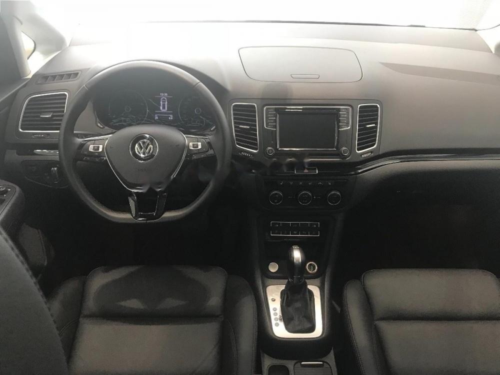 Volkswagen Sharan 2.0 TSI 2018 - Cần bán Volkswagen Sharan 2.0 TSI đời 2018, màu vàng, xe nhập