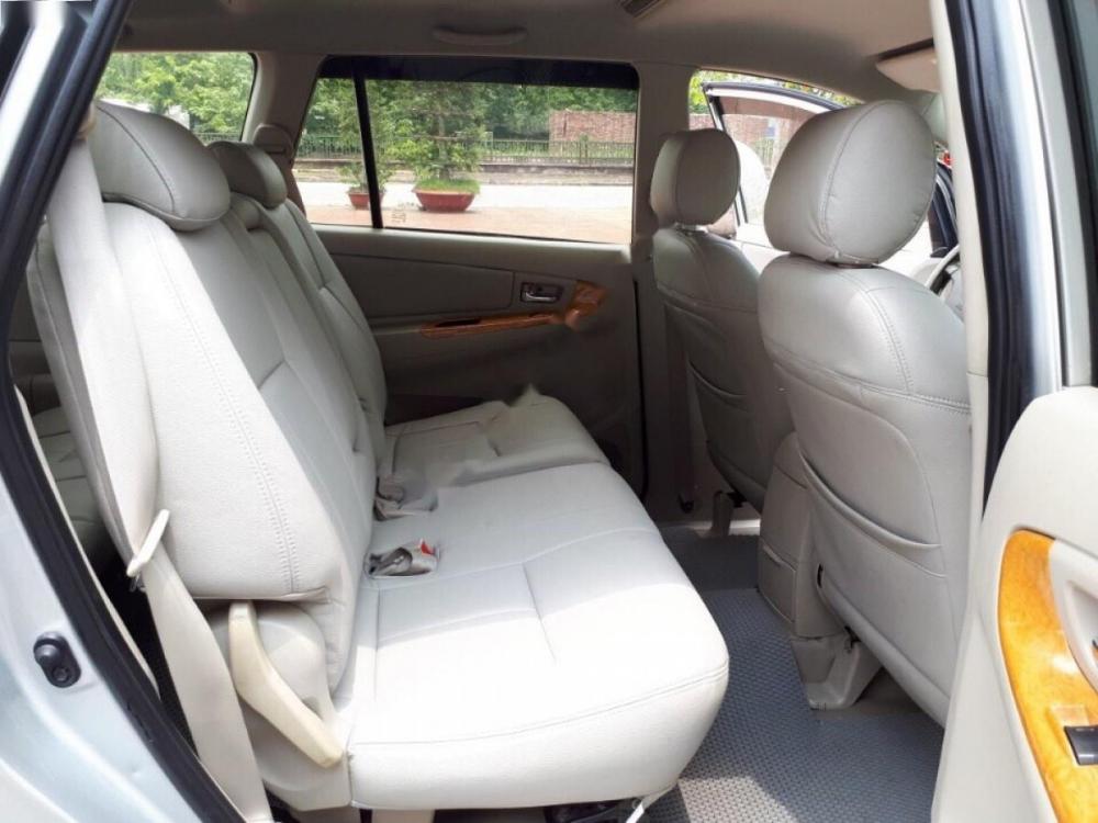 Toyota Innova G 2010 - Bán Toyota Innova G đời 2010, màu bạc