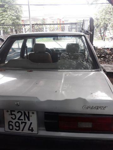 Toyota Camry 1984 - Cần bán lại xe Toyota Camry năm sản xuất 1984, màu trắng chính chủ giá tốt