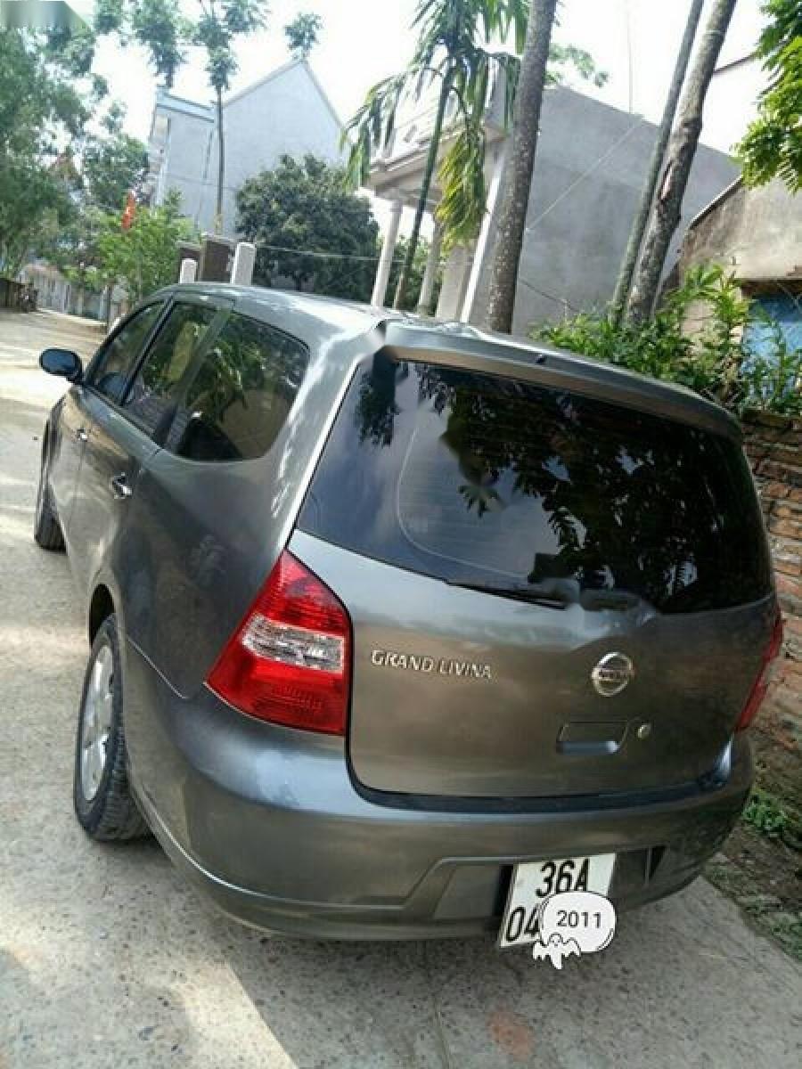 Nissan Grand livina 1.8 MT 2011 - Bán ô tô Nissan Grand livina 1.8 MT 2011, màu xám