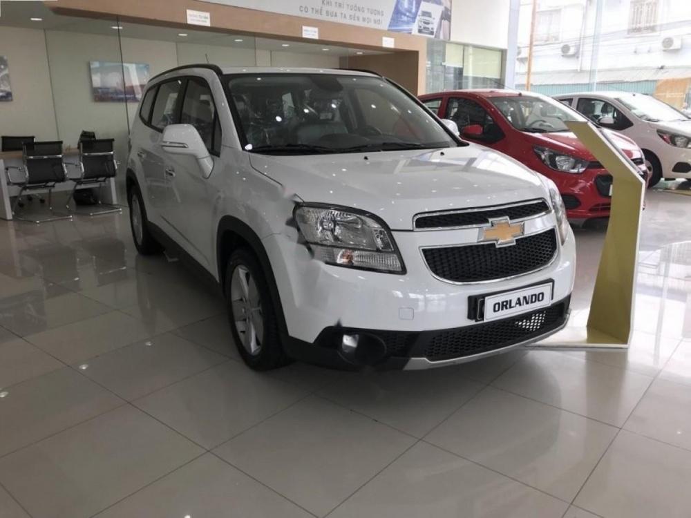 Chevrolet Orlando LT 1.8 2018 - Cần bán Chevrolet Orlando LT 1.8 đời 2018, màu trắng