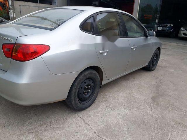 Hyundai Elantra 2009 - Cần bán Hyundai Elantra đời 2009, màu bạc, giá tốt