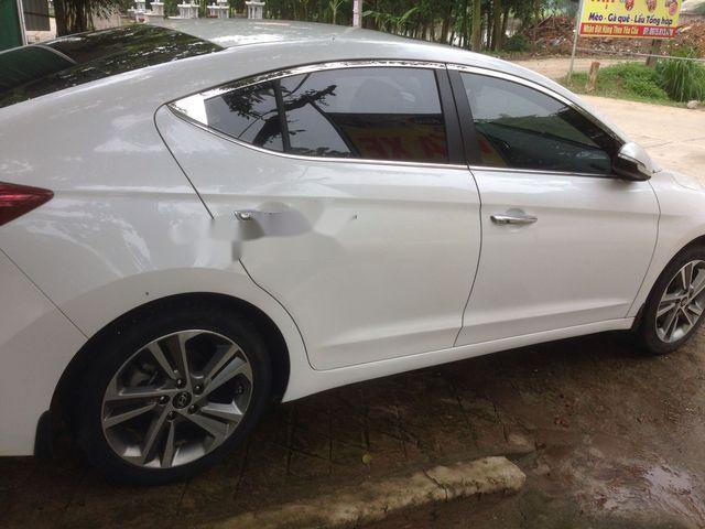 Hyundai Elantra  2.0 2016 - Bán Hyundai Elantra 2.0 đời 2016, giá 650tr