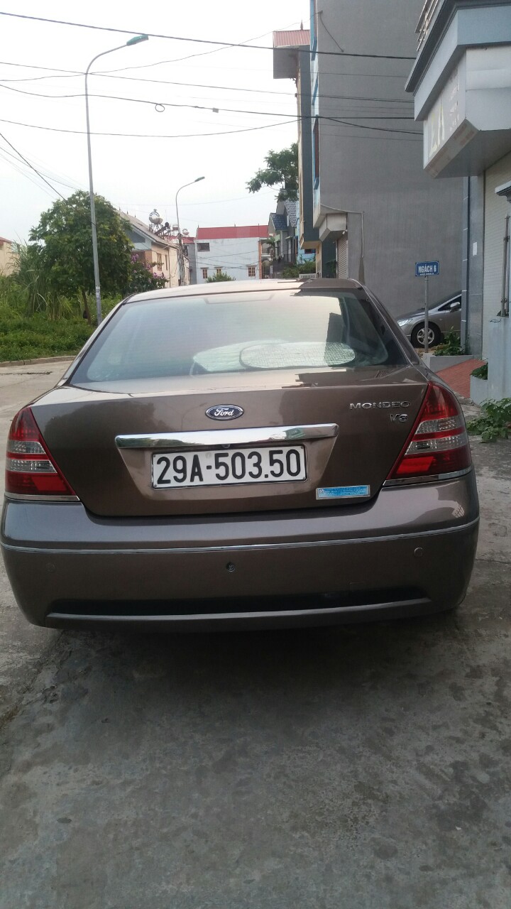 Ford Mondeo 2004 - Bán Ford Mondeo SX 2004 biển HN. Chính chủ tôi con gái sử dụng chạy rất ít nên xe còn đẹp và mới 95%