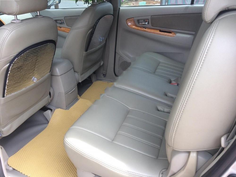 Toyota Innova 2011 - Bán ô tô Toyota Innova sản xuất năm 2011, màu bạc, 515tr