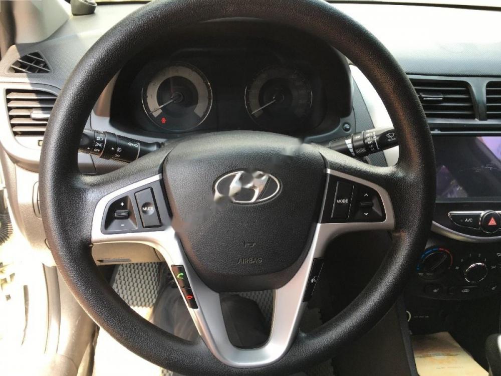 Hyundai Accent 1.4 AT 2011 - Cần bán xe Hyundai Accent 1.4 AT 2011, màu trắng, xe nhập, giá 395tr