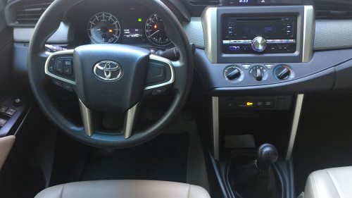 Toyota Innova   2.0 E MT  2016 - Cần bán gấp Toyota Innova 2.0 E MT đời 2017, màu bạc