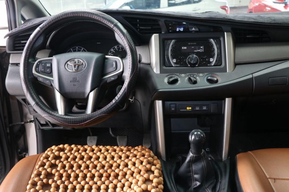 Toyota Innova E 2.0MT 2017 - Bán Toyota Innova E 2.0MT đời 2017 giá cạnh tranh