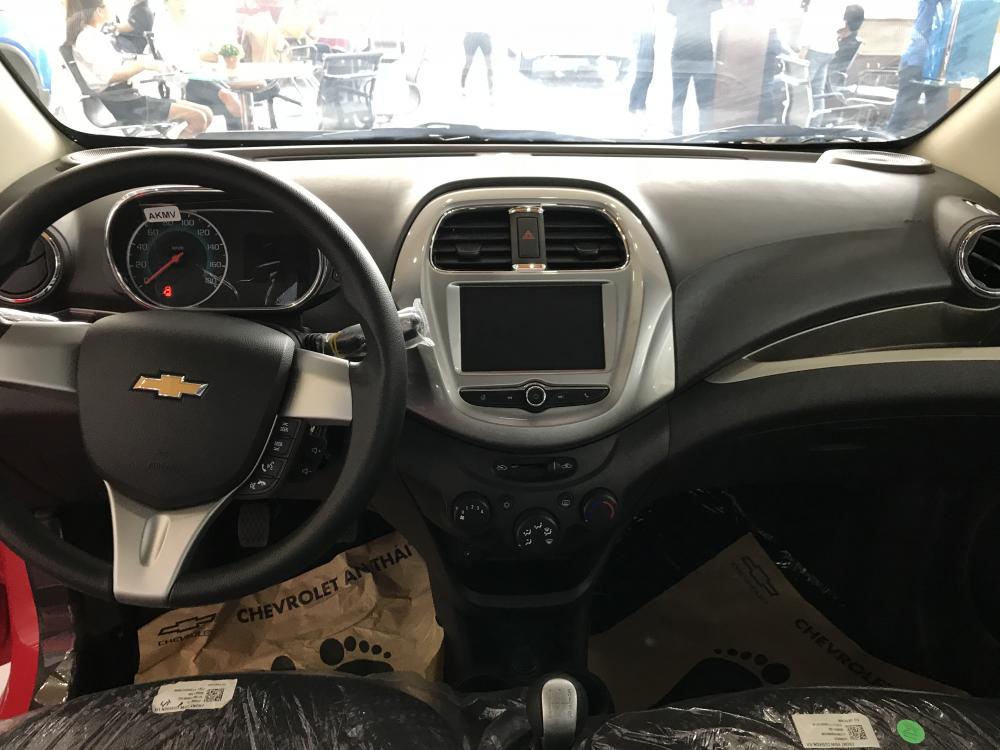 Chevrolet Spark LS 2018 - Bán xe Spark LS đời 2018, màu trắng, trả trước 40 triệu nhận xe, LH: 0947.458.202