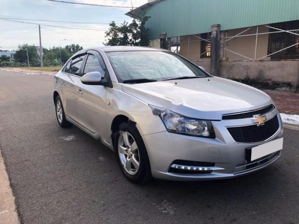 Chevrolet Cruze LS 1.6 MT 2012 - Cần bán xe Chevrolet Cruze LS 1.6 MT đời 2012, màu bạc, giá chỉ 328 triệu