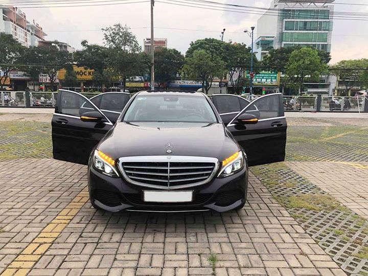 Mercedes-Benz C class Exclusive 2017 - Bán xe Mercedes C250 Exclusive đăng kí 2017. Thanh toán 500 triệu nhận xe