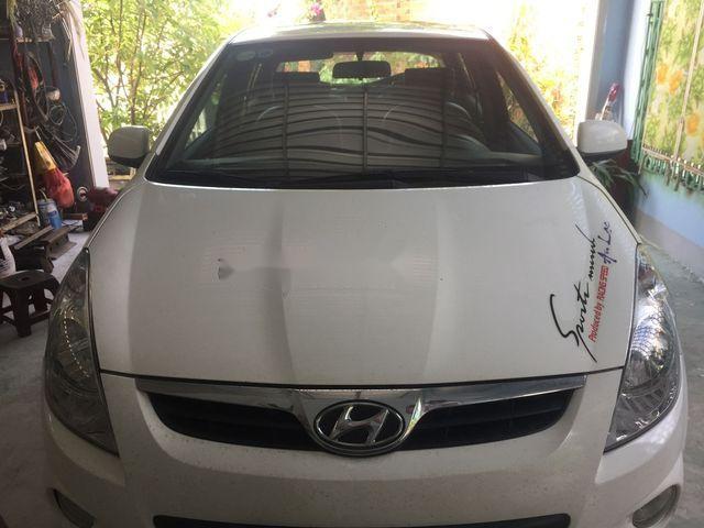 Hyundai i20 2011 - Cần bán gấp Hyundai i20 năm 2011, màu trắng, nhập khẩu nguyên chiếc, 380tr