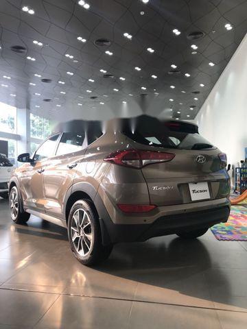 Hyundai Tucson    2018 - Bán xe Hyundai Tucson năm 2018, màu nâu, 770tr