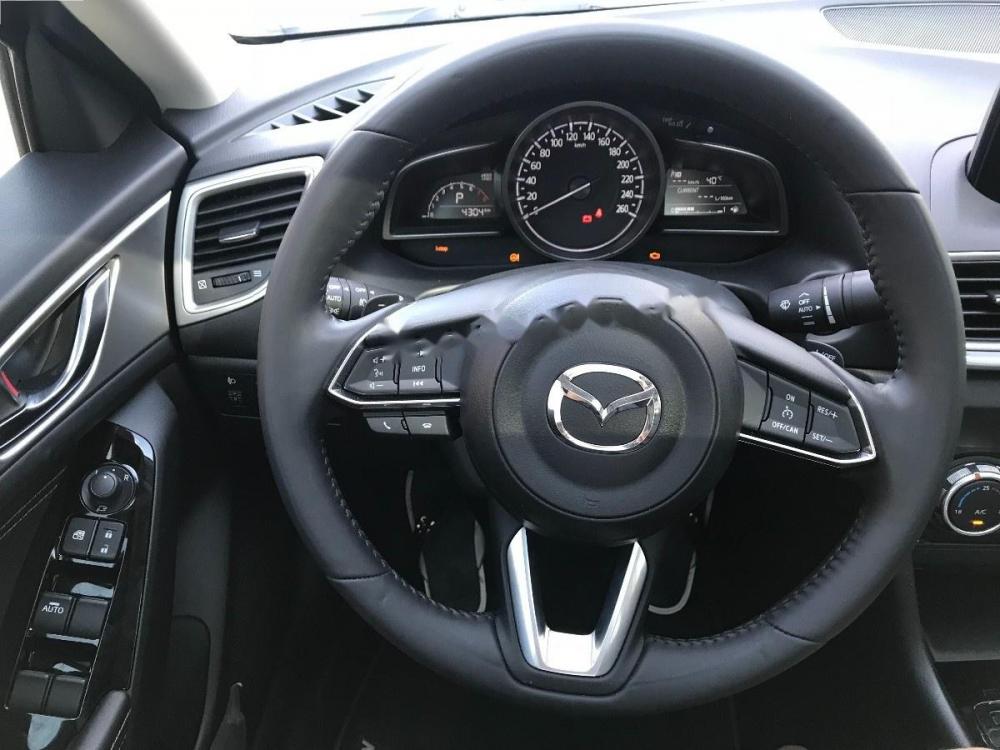 Mazda 3 1.5 AT 2018 - Bán xe Mazda 3 1.5 AT năm sản xuất 2018, màu trắng còn mới