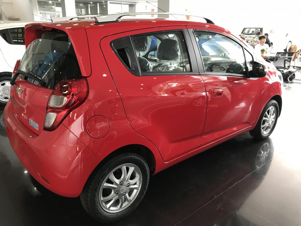 Chevrolet Spark LS 2018 - Bán xe Spark LS đời 2018, màu trắng, trả trước 40 triệu nhận xe, LH: 0947.458.202