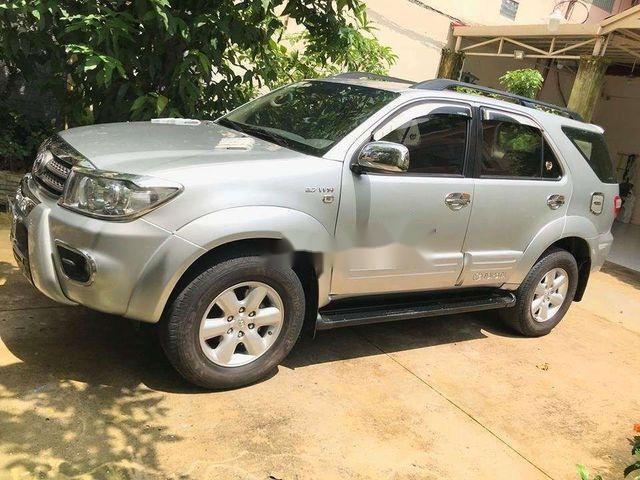 Toyota Fortuner   V AT 2010 - Bán Toyota Fortuner V AT đời 2010, màu bạc chính chủ