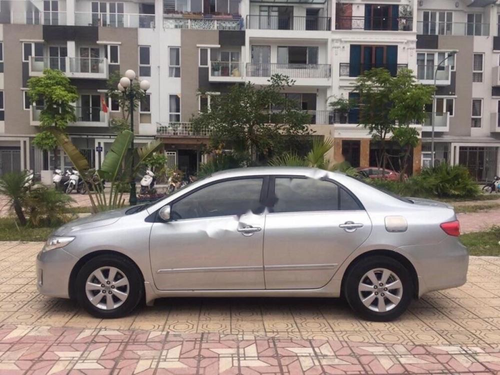 Toyota Corolla altis 1.8 2013 - Bán Toyota Corolla altis 1.8 đời 2013, màu bạc chính chủ