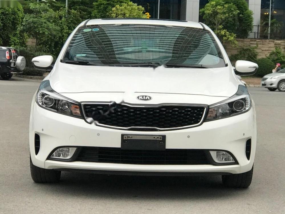 Kia Cerato 1.6AT 2017 - Cần bán gấp Kia Cerato 1.6AT đời 2017, màu trắng, giá chỉ 618 triệu