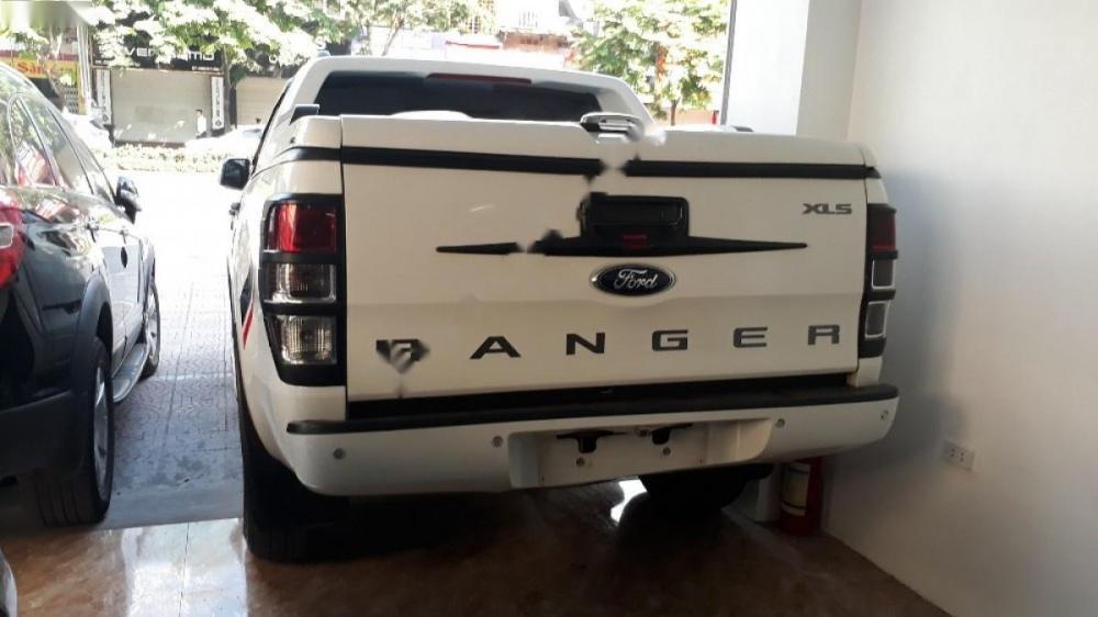 Ford Ranger XLS 2.2L 4x2 AT 2016 - Cần bán lại xe Ford Ranger SLX 2.2AT 2016, màu trắng, nhập khẩu 