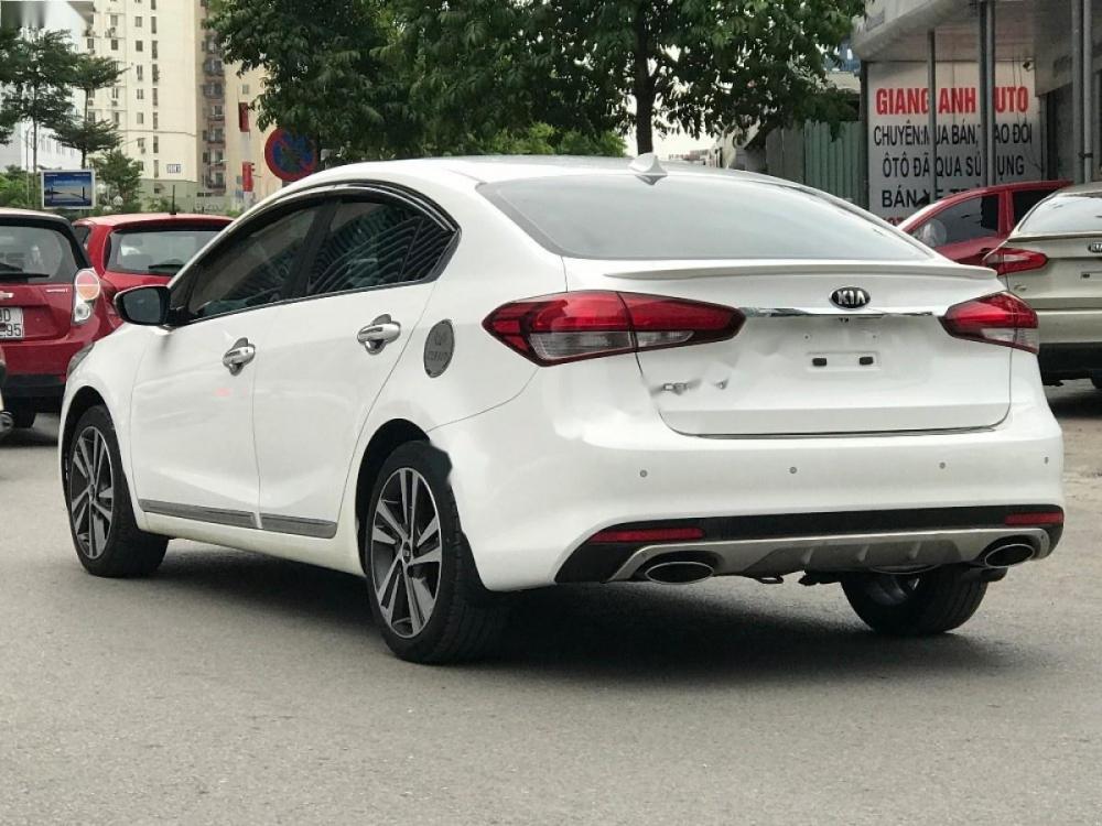 Kia Cerato 1.6AT 2017 - Cần bán gấp Kia Cerato 1.6AT đời 2017, màu trắng, giá chỉ 618 triệu