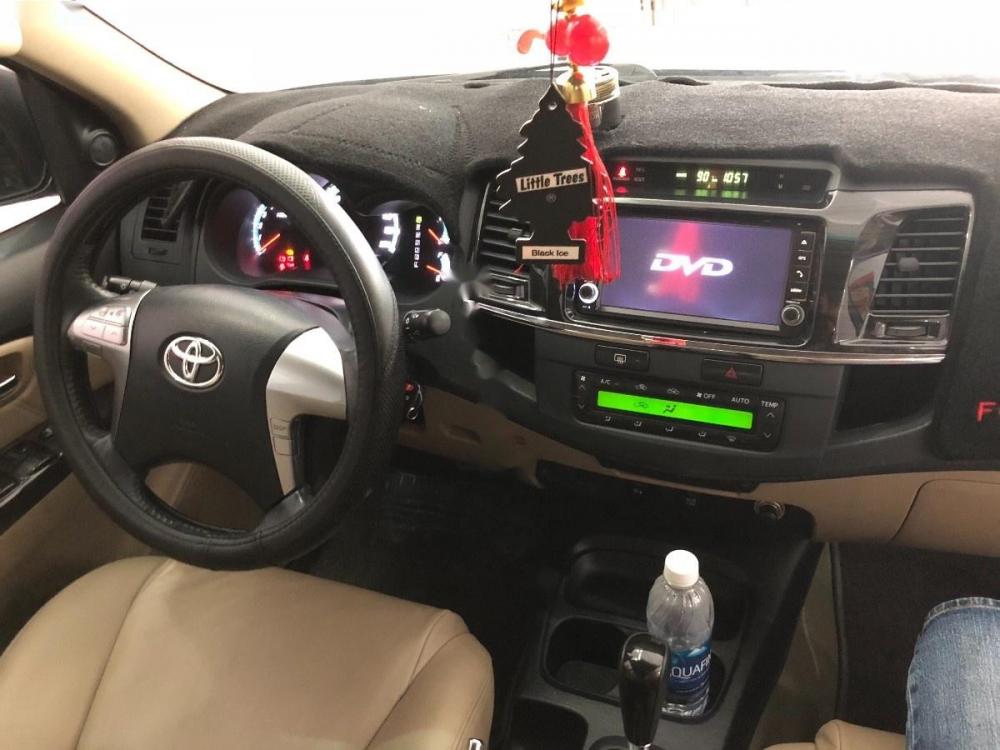 Toyota Fortuner 2.7V 4x2 AT 2015 - Cần bán gấp Toyota Fortuner 2.7V 4x2 AT 2015, màu bạc chính chủ