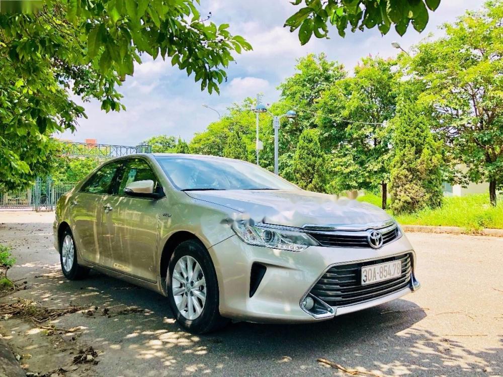 Toyota Camry 2.0E 2015 - Cần bán xe Toyota Camry 2.0E năm 2015 như mới, giá 885tr