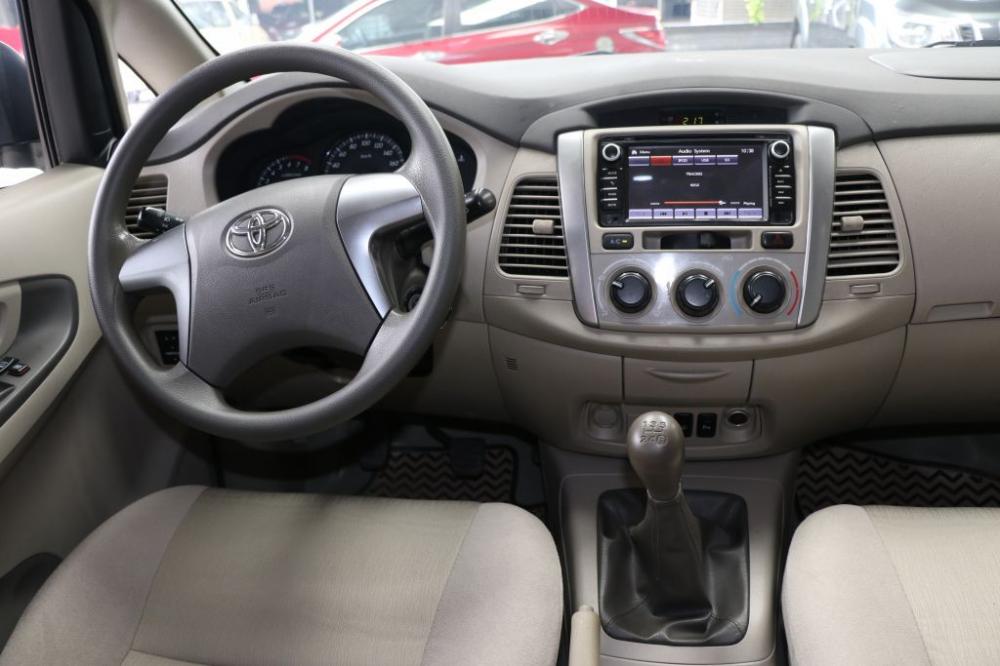 Toyota Innova E 2.0MT 2014 - Cần bán xe Toyota Innova E 2.0MT sản xuất 2014, màu vàng