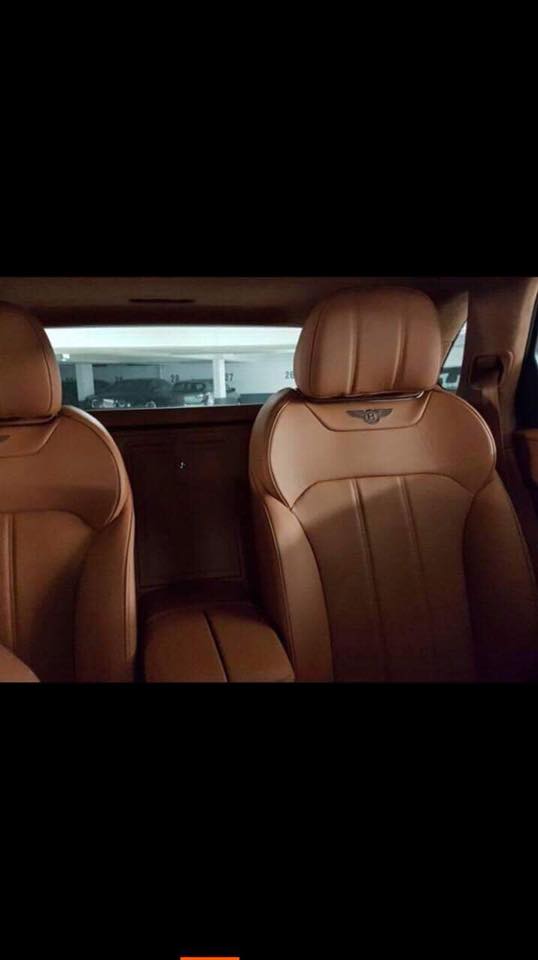 Bentley 4.0L 2018 - Bán xe Bentley Bentayga 4.0L sản xuất năm 2018, màu xám (ghi), xe nhập Mỹ