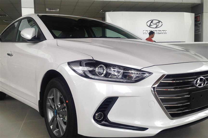 Hyundai Elantra 1.6 MT 2018 - Bán Hyundai Elantra 1.6 MT mới 2018, giá chỉ 560 triệu, ưu đãi thêm giá và quà tặng. LH: 0939.617.271