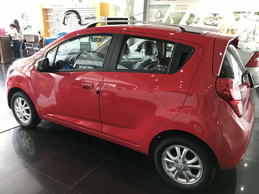 Chevrolet Spark LS 2018 - Bán xe Spark LS đời 2018, màu trắng, trả trước 40 triệu nhận xe, LH: 0947.458.202