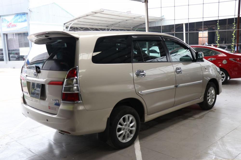 Toyota Innova E 2.0MT 2014 - Cần bán xe Toyota Innova E 2.0MT sản xuất 2014, màu vàng