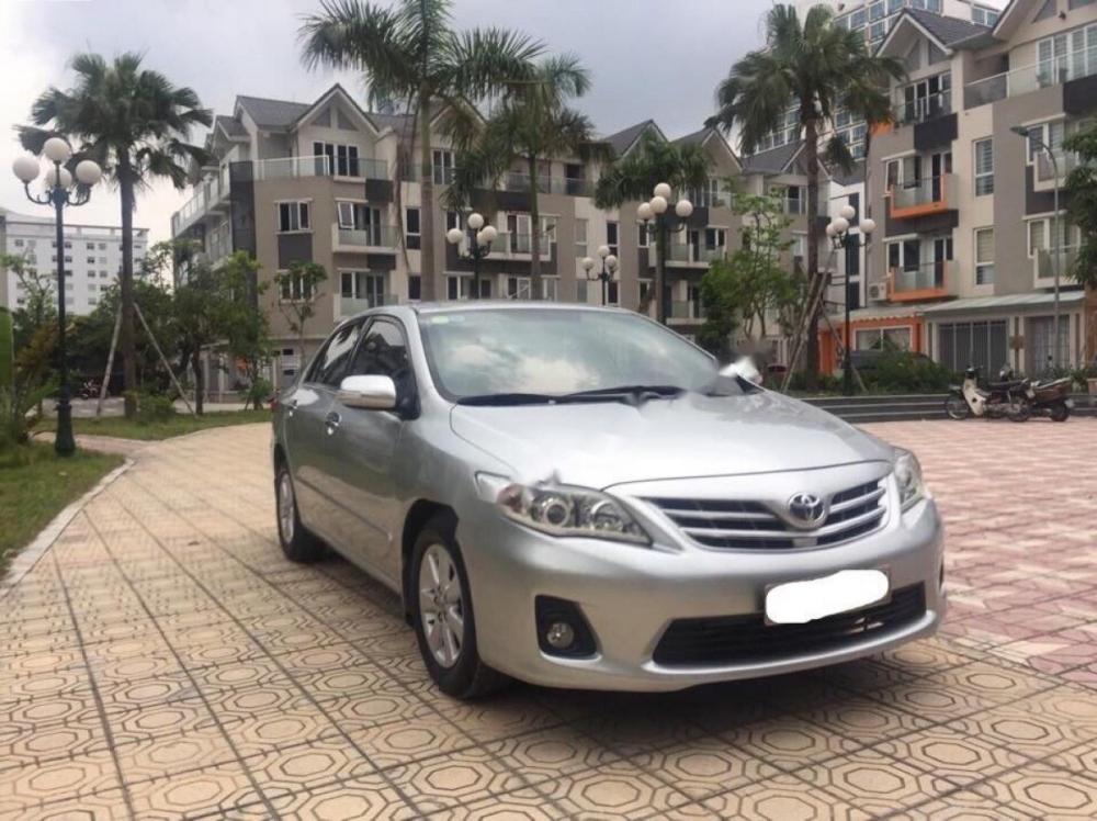 Toyota Corolla altis 1.8 2013 - Bán Toyota Corolla altis 1.8 đời 2013, màu bạc chính chủ