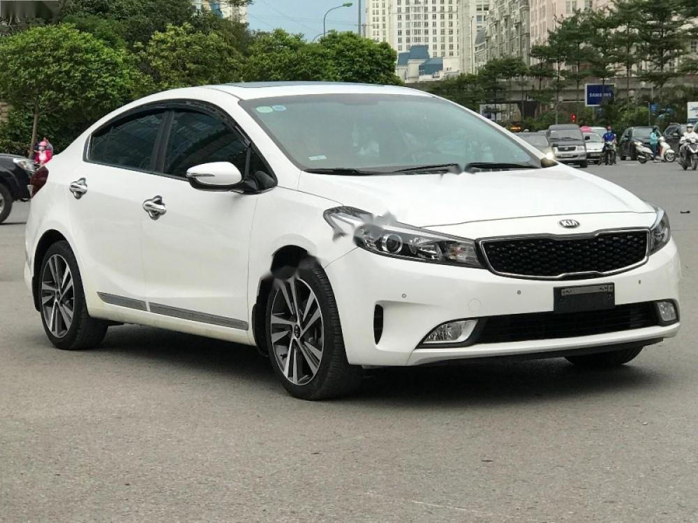 Kia Cerato 1.6AT 2017 - Cần bán gấp Kia Cerato 1.6AT đời 2017, màu trắng, giá chỉ 618 triệu