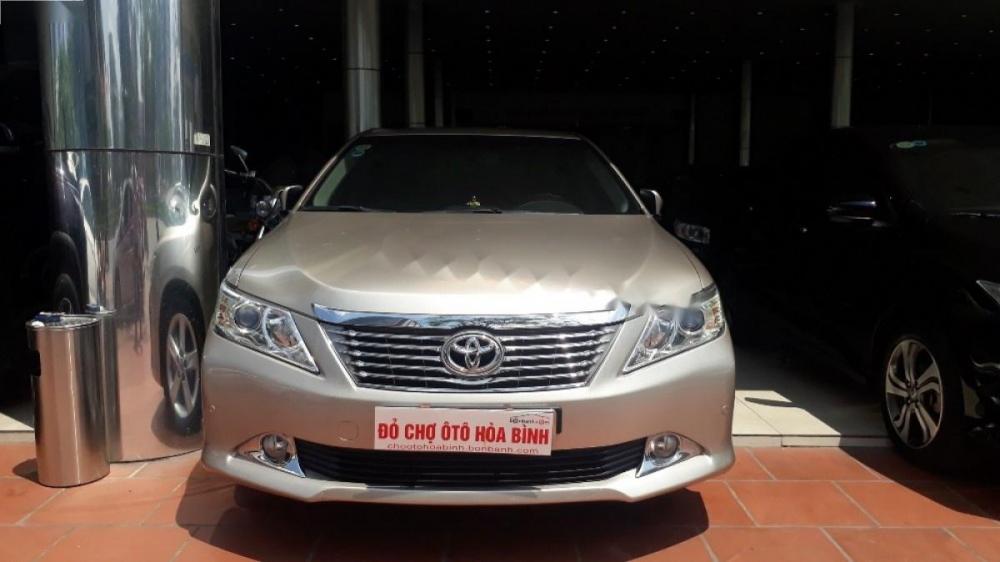 Toyota Camry 2.5Q 2013 - Bán ô tô Toyota Camry 2.5Q đời 2013, màu vàng chính chủ, giá tốt