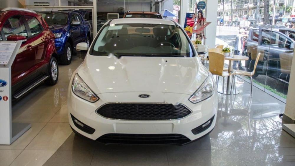 Ford Focus Trend 1.5L 2018 - Cần bán Ford Focus Trend 1.5L đời 2018, màu trắng, giá tốt