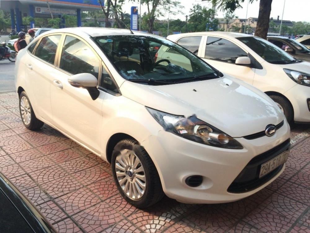 Ford Fiesta 1.6 AT 2012 - Cần bán xe Ford Fiesta 1.6 AT sản xuất 2012, màu trắng, giá chỉ 355 triệu