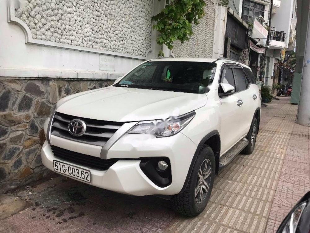 Toyota Fortuner 2.4G 4x2 MT 2017 - Cần bán gấp Toyota Fortuner 2.4G 4x2 MT sản xuất 2017, màu trắng, nhập khẩu nguyên chiếc