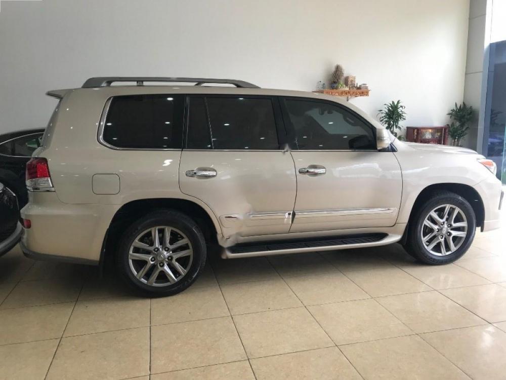 Lexus LX 570 2015 - Bán Lexus LX 570 năm sản xuất 2015, màu vàng, nhập khẩu nguyên chiếc