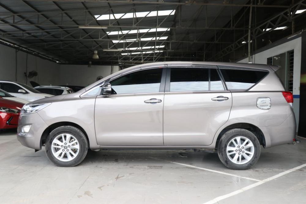 Toyota Innova E 2.0MT 2017 - Bán Toyota Innova E 2.0MT đời 2017 giá cạnh tranh