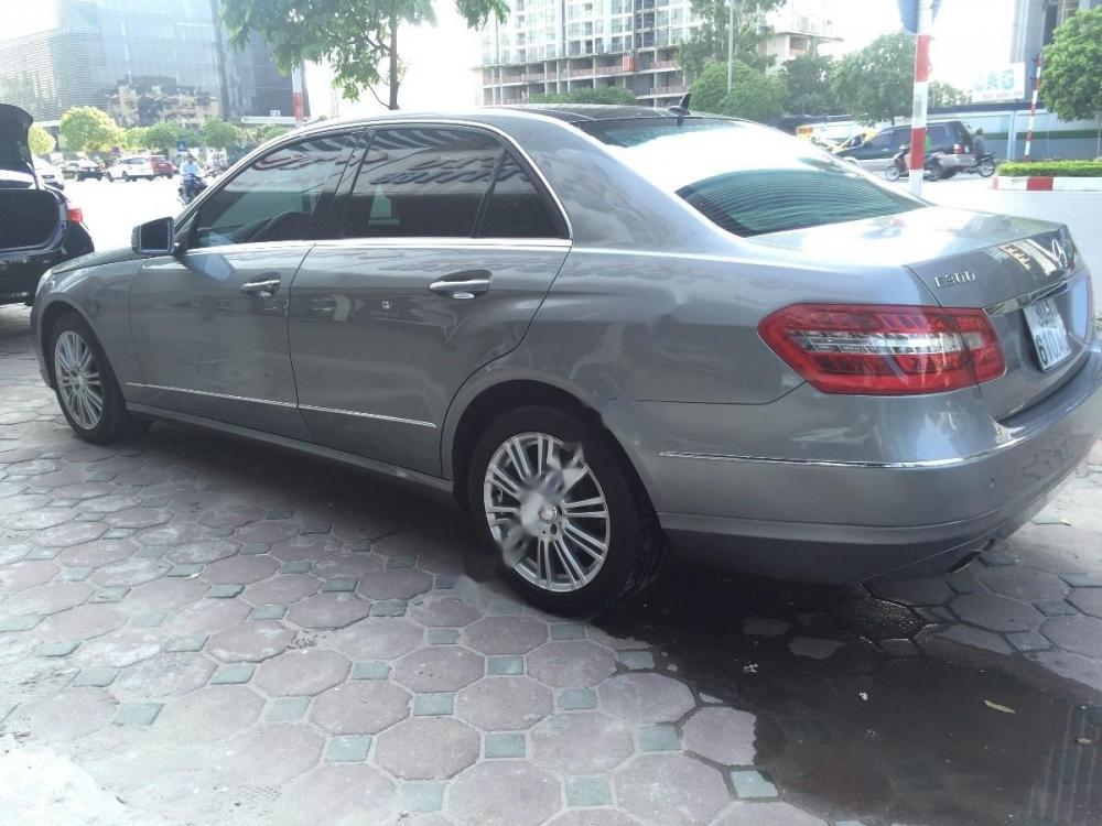 Mercedes-Benz E class E300 2010 - Bán ô tô Mercedes E300 2010, màu xám, nhập khẩu, giá 820tr