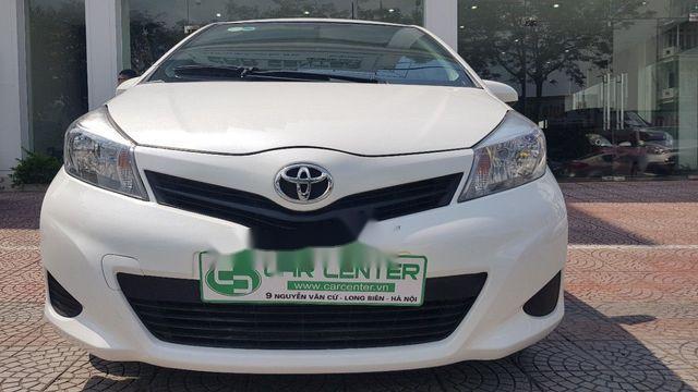 Toyota Yaris   2012 - Cần bán gấp Toyota Yaris sản xuất 2012, màu trắng, nhập khẩu Nhật Bản chính chủ