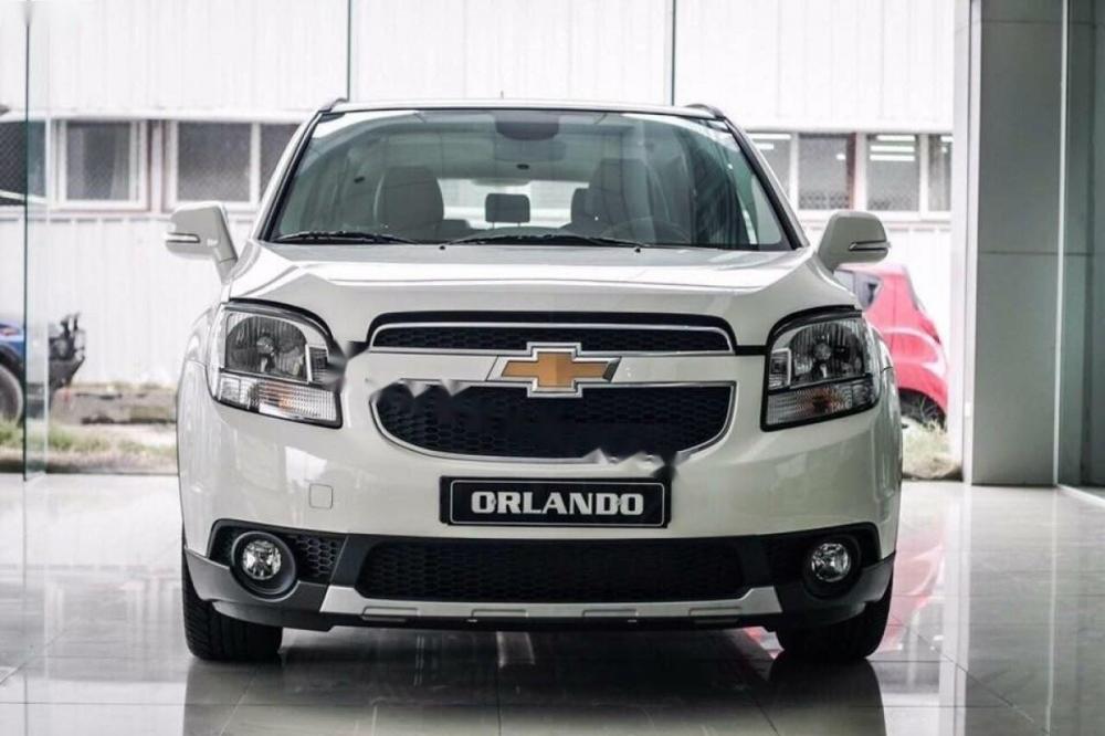 Chevrolet Orlando LT 1.8 2018 - Cần bán xe Chevrolet Orlando LT 1.8 đời 2018, màu trắng, giá tốt