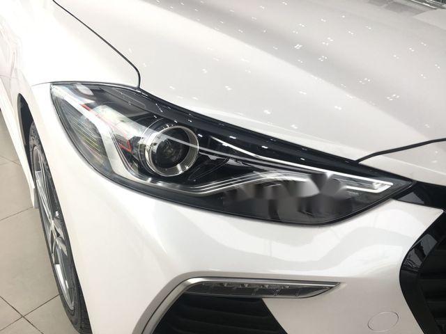 Hyundai Elantra   Sport  2018 - Bán ô tô Hyundai Elantra Sport 2018, màu trắng, 729tr