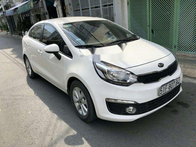 Kia Rio 2016 - Cần bán lại xe Kia Rio đời 2016, màu trắng số sàn, 415 triệu