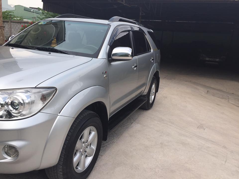 Toyota Fortuner g 2011 - Nhà tôi cần bán xe Fortuner G 2011, máy dầu, màu bạc, xe đi kỹ và giữ gìn