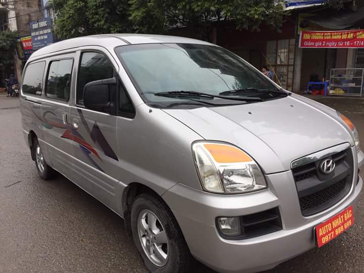 Hyundai Starex 2005 - Bán Starex 6 chỗ, 800 kg đời 2005, máy cơ, số tự động, máy êm ngon, nội thất đẹp