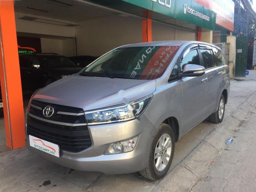 Toyota Innova 2016 - Bán ô tô Toyota Innova năm sản xuất 2016, màu bạc, giá chỉ 695 triệu