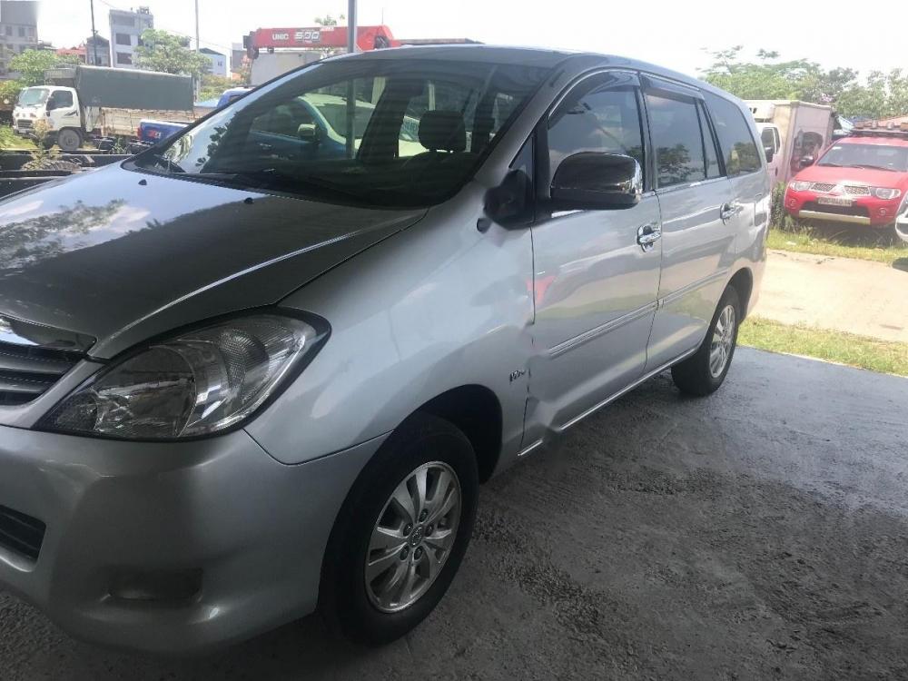 Toyota Innova G 2010 - Cần bán gấp Toyota Innova G năm sản xuất 2010, màu bạc